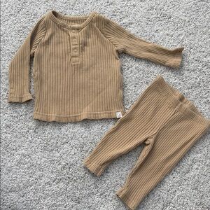 Carter’s ribbed top and bottom set, 3m